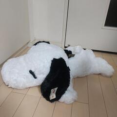 スヌーピーの特大ぬいぐるみの画像