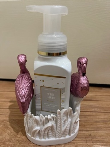 bath and body works ハンドソープ入れとハンドソープ