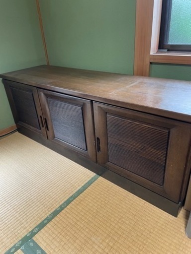 しっかりとした作り、重みある棚。