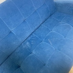 デニム風ブルー色ソファの画像