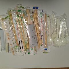 無料:割り箸いっぱいとプラスチックスプーン