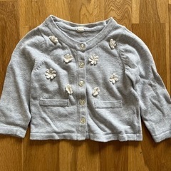 西松屋　80サイズ　お花がかわいいカーディガン　グレー　子供服