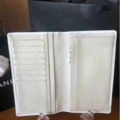 CHANEL  シャネル 二つ折り長財布の画像