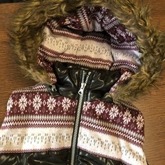 【値下げ！】フード付きジップアップ冬ベスト　ノースリーブジャケット・１２０の画像