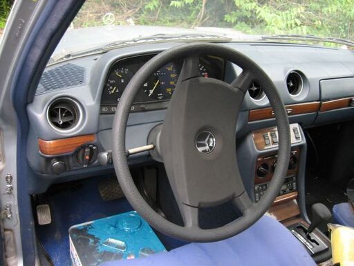 ヤングクラシツク―ベンツ純正ステアリングハンドル123-107-126他