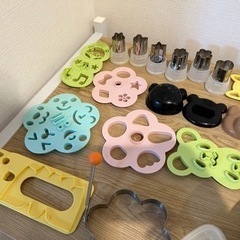 【讓渡者決定】かんたん型抜き  おにぎり型  粉ふりストレーナー　海苔カッター カッターマットの画像
