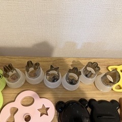 【讓渡者決定】かんたん型抜き  おにぎり型  粉ふりストレーナー　海苔カッター カッターマットの画像