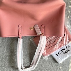 COACH コーチ シグネチャー ベージュ ピンクリバーシブル トートバッグ の画像