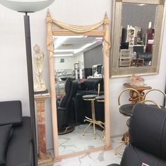 カーテンモチーフのデザインミラー‼️ヨーロッパスタイルなお部屋に✨