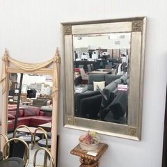 カーテンモチーフのデザインミラー‼️ヨーロッパスタイルなお部屋に✨の画像