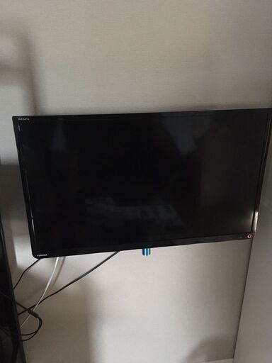 32型テレビ(REGZA)＋テレビ壁掛け金具＋アンテナケーブル×2