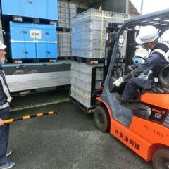 11トントラックの【ドライバー】★男女問わず先輩活躍中！　＜一家の大黒柱活躍中＞安定基盤で、安心活躍！生活スタイルも整うドライバーの仕事を、さぁ始めよう！の画像