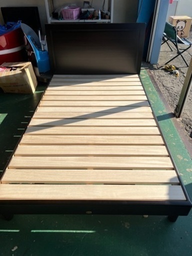 シモンズ　セミダブル　ベッド　フレーム