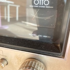 クラッシックなレコードプレーヤー、スピーカーセットの画像