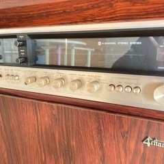 クラッシックなレコードプレーヤー、スピーカーセットの画像