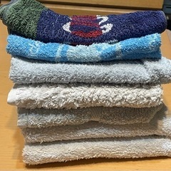 タオル各種まとめ売り 雑巾等にどうぞ12枚プラス新品の貰い物ですがプレゼントの画像