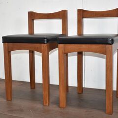 お蕎麦屋さんの椅子2脚