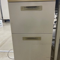 中古オフィス家具　3段脇机　①