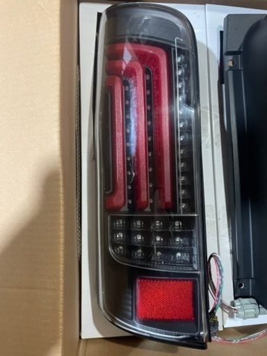 NV350キャラバン　テール　クリスタルアイ