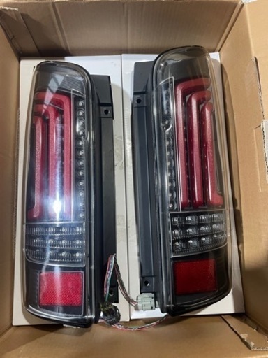 NV350キャラバン　テール　クリスタルアイ