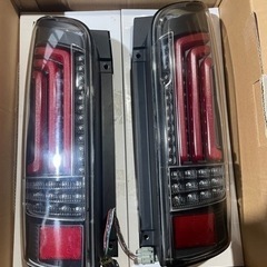 NV350キャラバン　テール　クリスタルアイ