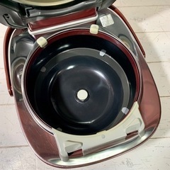 【ご成約済み🐾】TOSHIBA 5.5合炊き✨ 炊飯器⭕️ レッドカラー🌟 微訳アリの画像