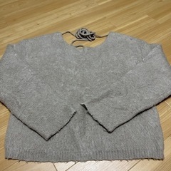 値下げテュデイフル　ニットの画像