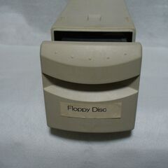 フロッピーディスクとケースの画像