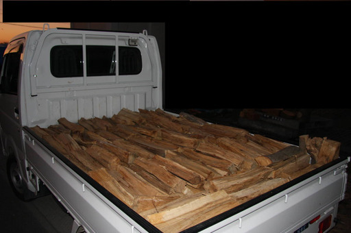 残り1台分皮なし乾燥薪クヌギ　ナラ40センチ　① 　軽トラ1台分　京都府綴喜郡からの出品です焚き火焚火カシ　樫奈良滋賀大阪