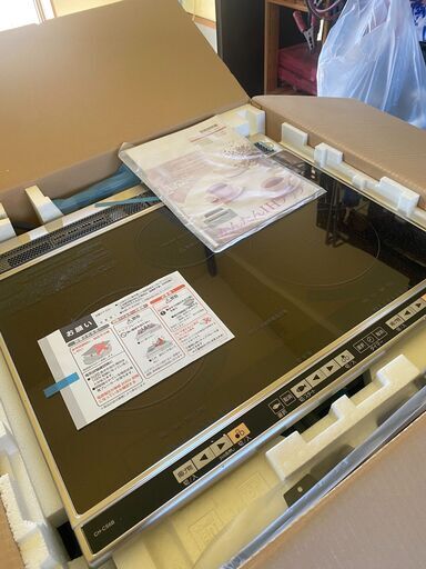 パナソニック　IHクッキングヒーター　新品未使用　長期保管 ３口ビルトインタイプ トッププレートブラック60㎝　　CH-CS6B