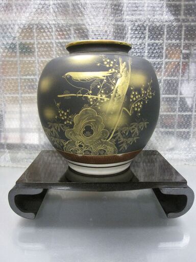 鑑賞・展示用　九谷焼　花瓶　雪山作山水　ダマシン艶消し仕上げ　展示台付属