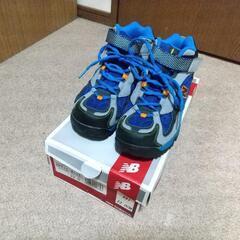 トレッキングシューズ New balance 子供靴 中古