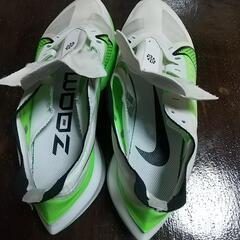 美品🌼NIKE    zoom GRAVTY     27cmの画像