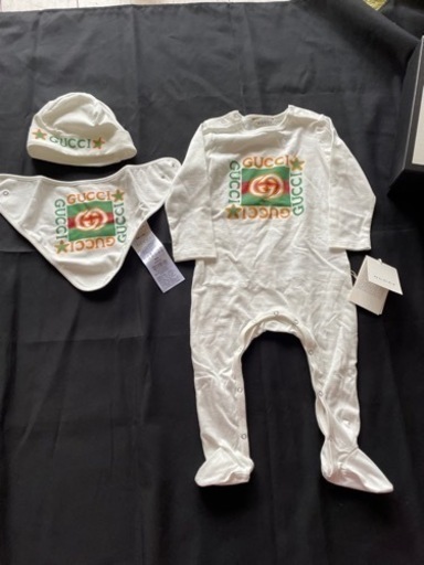 【新品未使用、箱付き】GUCCI ロンパース　帽子　スタイ　セット　イタリア製