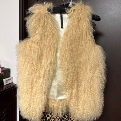ラムの毛皮ベスト
