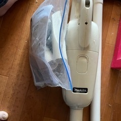 充電式紙パック掃除機
