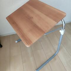 折りたたみテーブルの画像