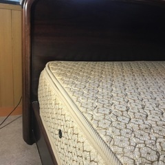 ベッドとマットレス　セミダブル　の画像