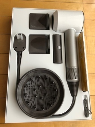 【11/25まで出品！最終値下げ】ダイソン　ヘアドライヤー