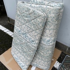 西川　敷布団2つ