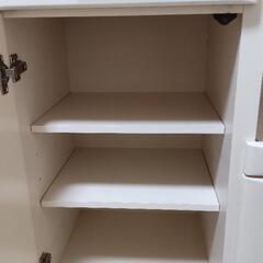 食器棚、キッチン収納の画像