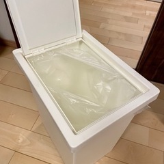 IKEA 多目的ボックス（ゴミ箱？）の画像