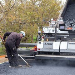 経験や資格なにもいりません！若手からベテランまで活躍中♪力作業じゃない道路工事作業員の画像