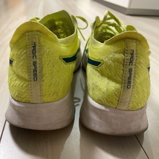 アシックスasicsマジックスピード　ランニングシューズ