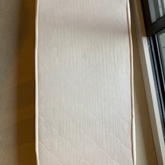 ベビーベッド、マットレス、シーツセットの画像