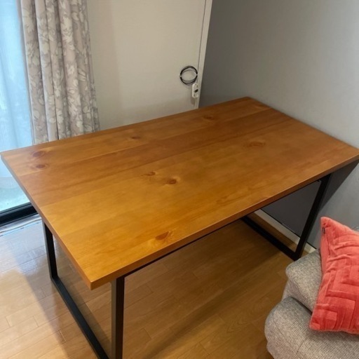 【訳あり】ダイニングテーブル　仕事机　大きめ　ブラウン