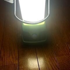 LED ランタン 高輝度 1000ルーメン/実用点灯12-240時間/電池式4つ点灯モードの画像