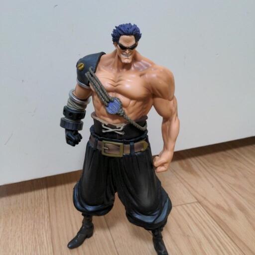 ワンピース　ゼファー　仁王立ち　フィギュア