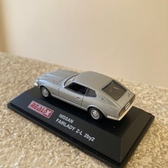 日産フェアレディ、ダットサンフェアレディ2000の2台セットの画像