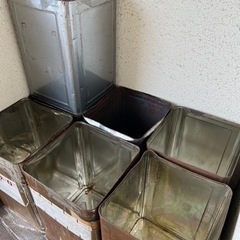 古い一斗缶